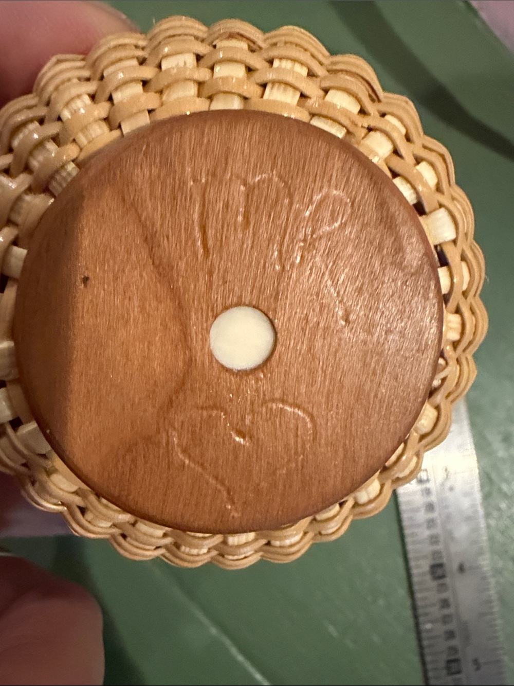 Nantucket Basket signed MR with removable pincushion - Picture 3 of 8